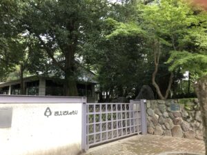 おじいさんのもり児童図書館