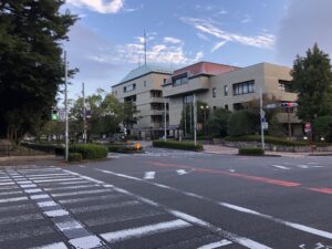  静かな市役所前