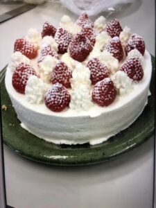 ちなみにこれは去年作ってくれたバースディケーキ‼